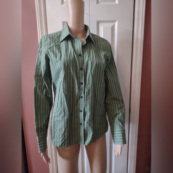 Eddie Bauer Tops - Eddie Bauer Women's Size Medium long sleeve button up shirt